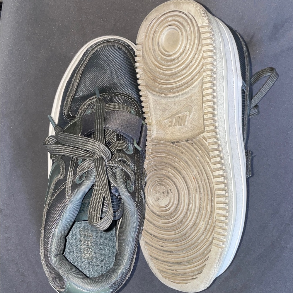 Nike Gray Sneakers - Picture 3 of 6